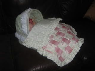 Bassinet with quilt