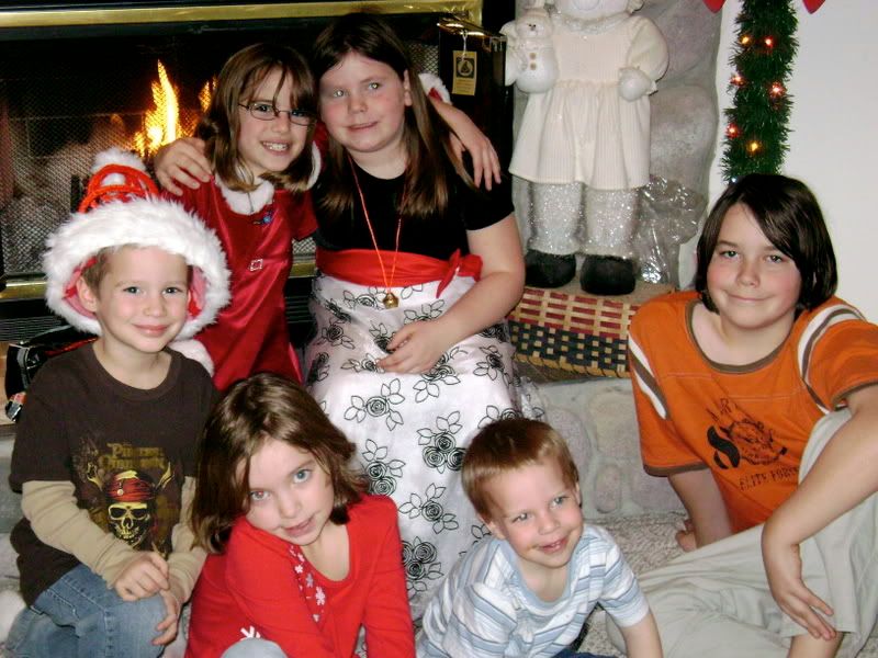 Christmas_kidsathollies2.jpg