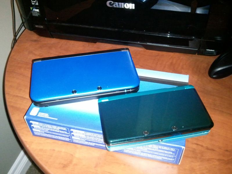 CapTennealBlue3DS2.jpg