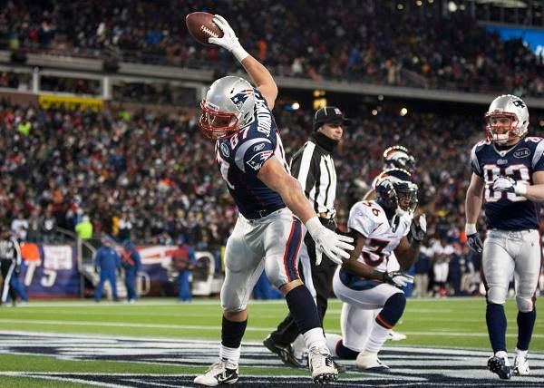 Gronk-Spike_zps58374fda.jpg