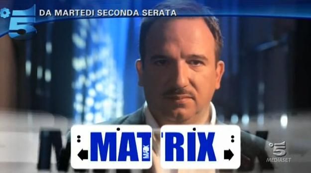 ... trovarsi davanti ad uno specchio, si guarda e si riguarda compiaciuto anche se indossa gli abiti di scena più improbabili e ridicoli. Caro Luca Telese ... - telese-spotmatrix2013_zps810ccd5b