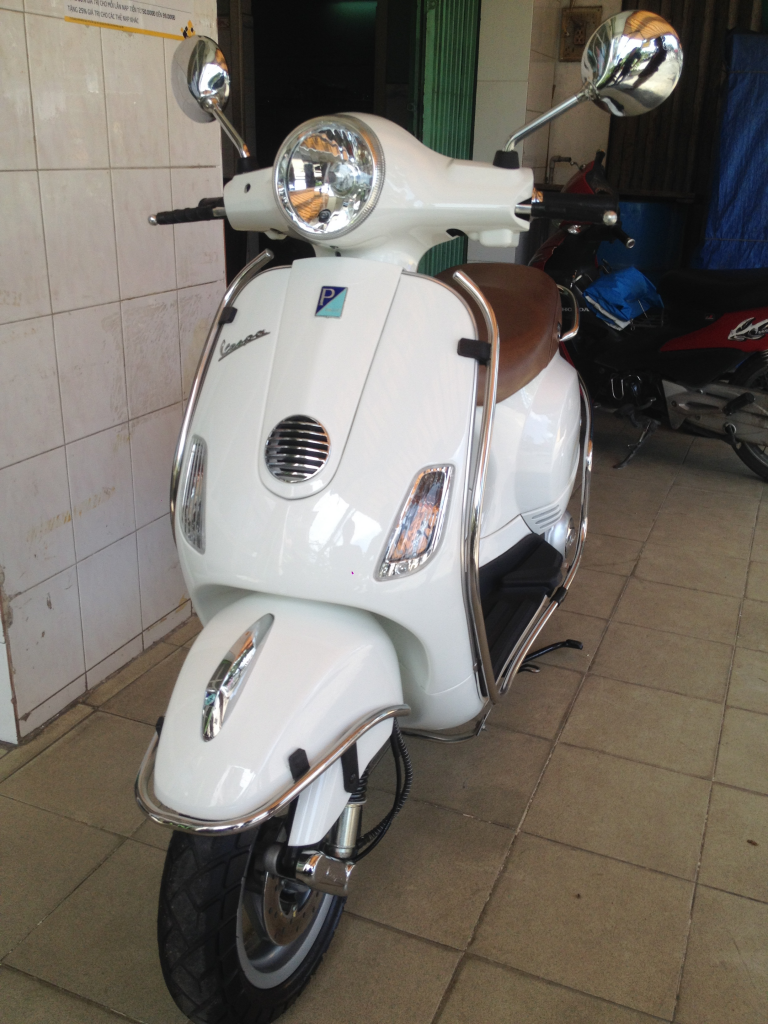 Bán PIAGGIO LX 125 - IE Màu Trắng mua thùng 11/2012 phun xăng ĐT 1 chủ mới 99,9% ..