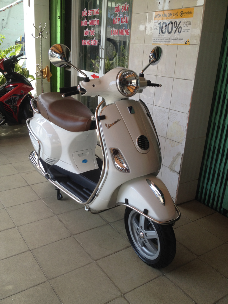 Bán PIAGGIO LX 125 - IE Màu Trắng mua thùng 11/2012 phun xăng ĐT 1 chủ mới 99,9% .. - 1