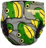 Medium Fitted Diaper, Frogs/velour (Touch-tape closure)
