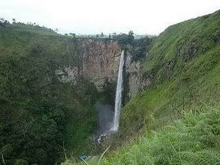 sipiso_piso_waterfall.jpg